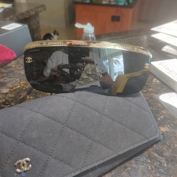 CHANEL Shield sunglasses New - Picture 1 of 8